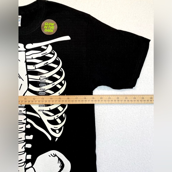 Halloween Glow In The Dark Skeleton Graphic TShirt Men's Size Medium NWT - Picture 4 of 5